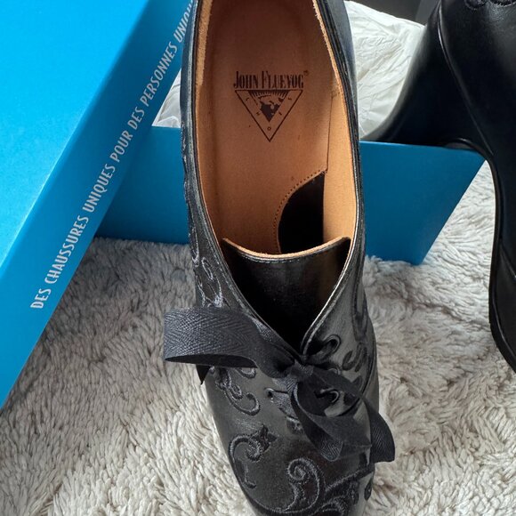 Vintage John Fluevog Shoes. Excellent condition - Picture 2 of 4
